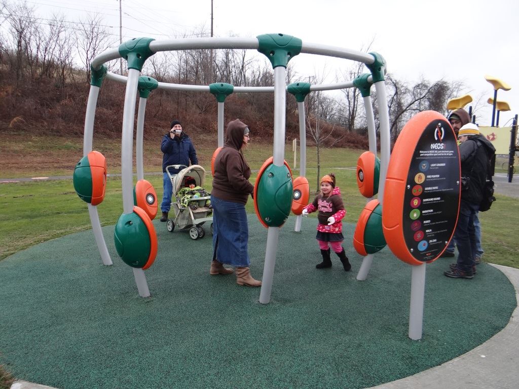 Neos inclusive electronic playground game station