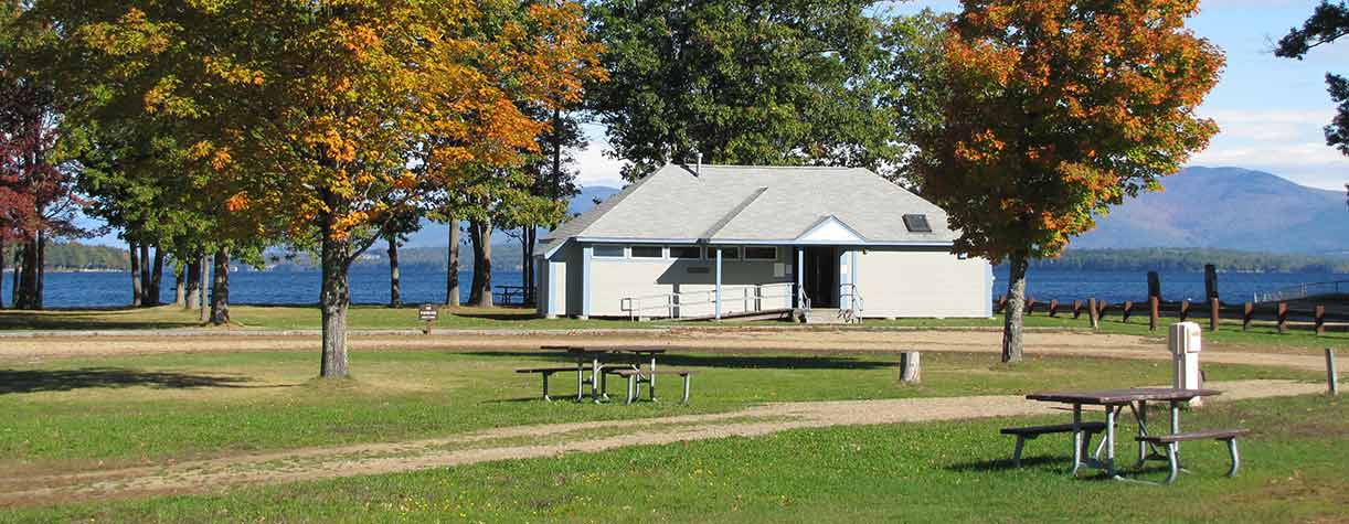 Building and lakeside area at Ellacoya State Park