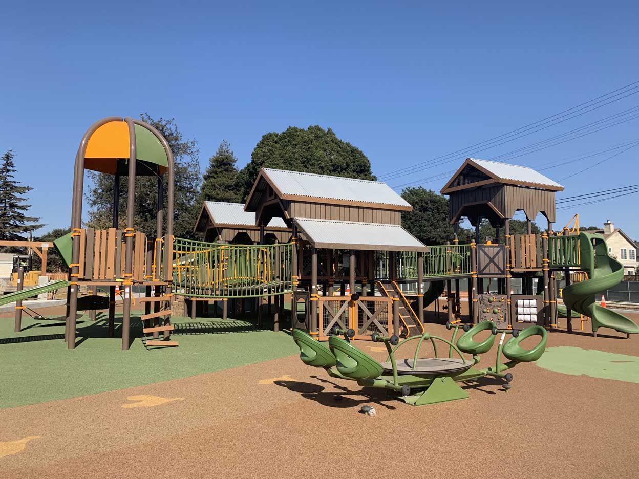 Picnic and park amenities near LEO's Haven