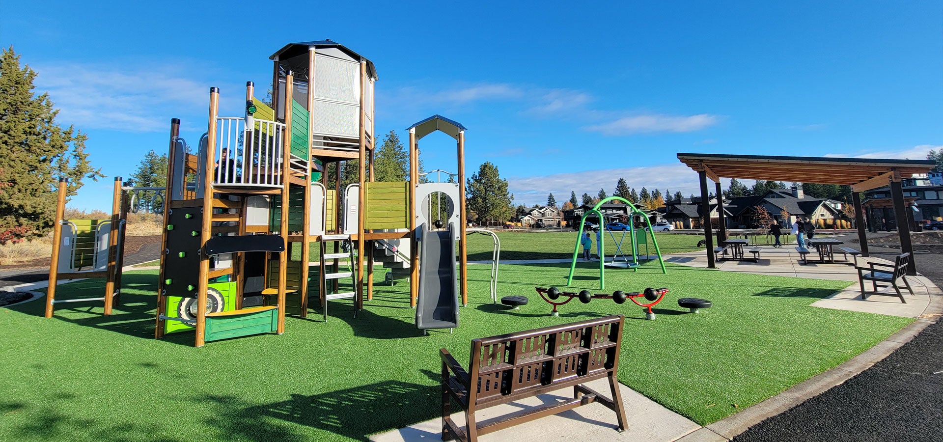 Play structure and shelter at Manzanita Ridge Park