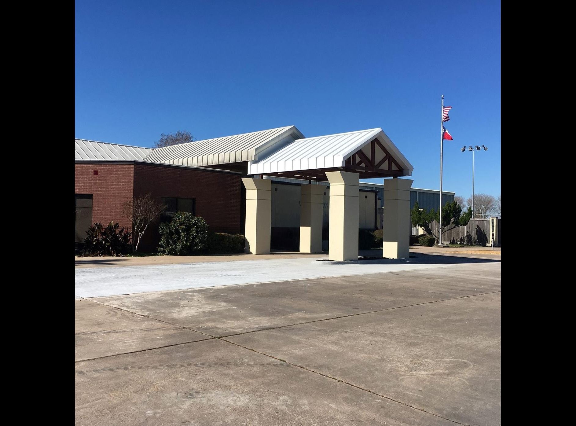 Exterior of Verne Cox Multipurpose Recreation Center