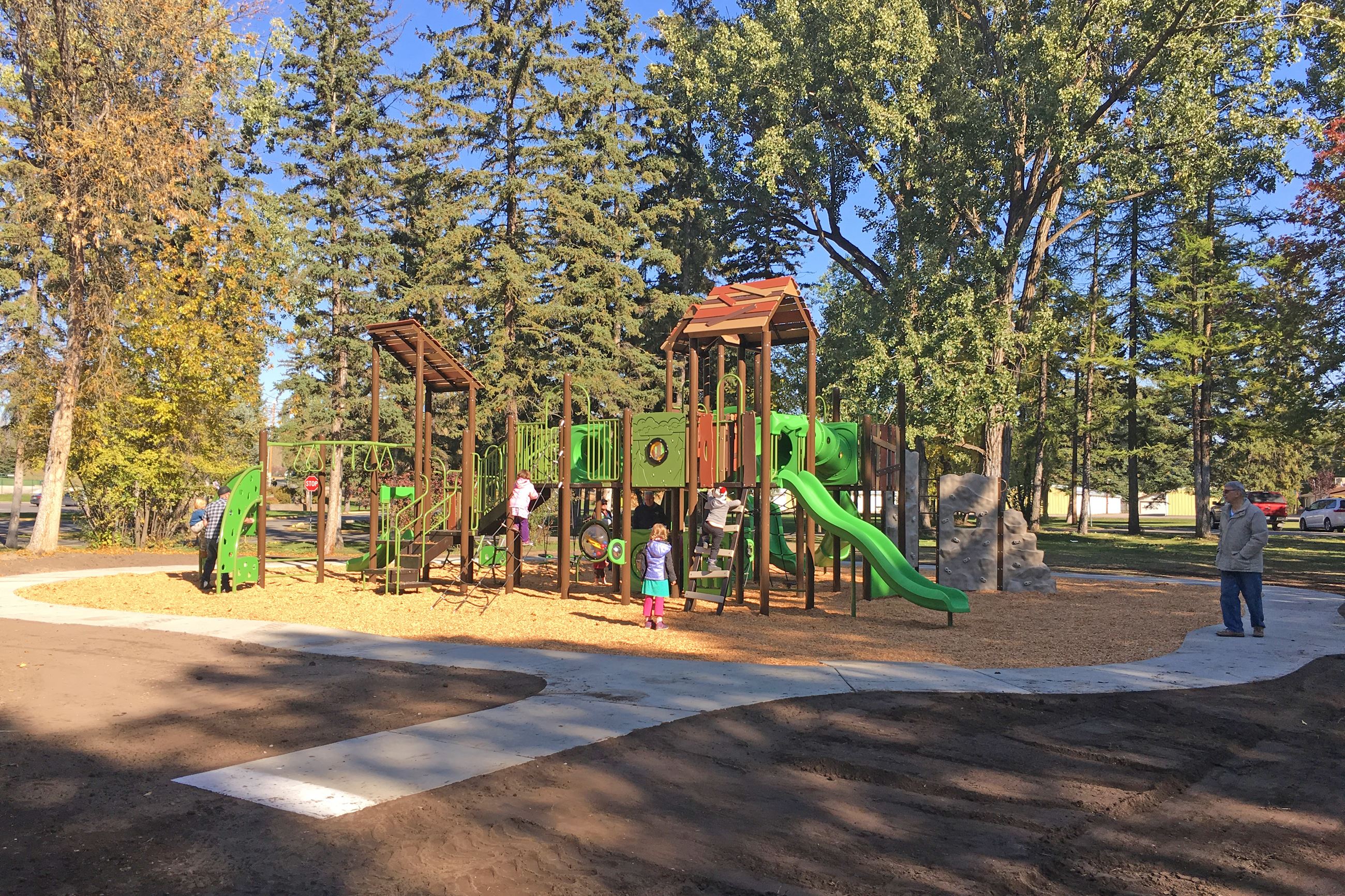 Park area and landscaping at Woodland Park