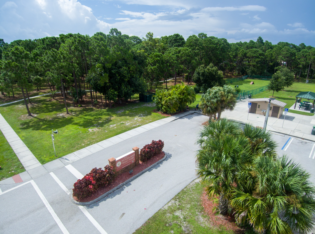 Walking trail and entrance at Woodland Trails Park