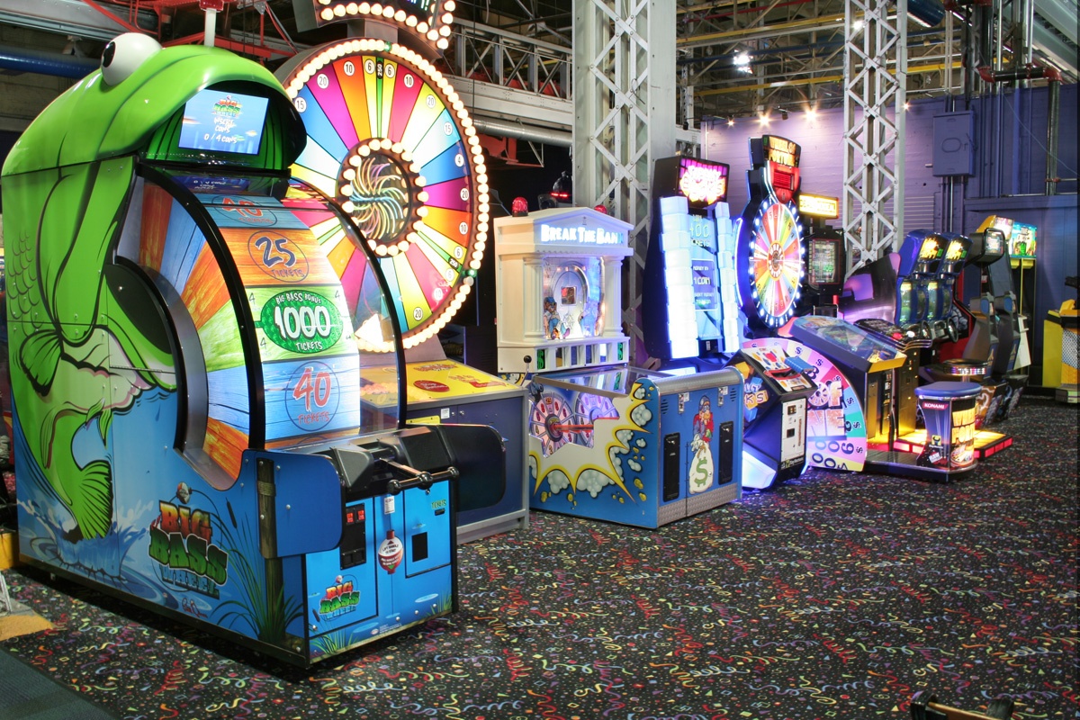 Arcade floor at Adventure Zone in Duluth