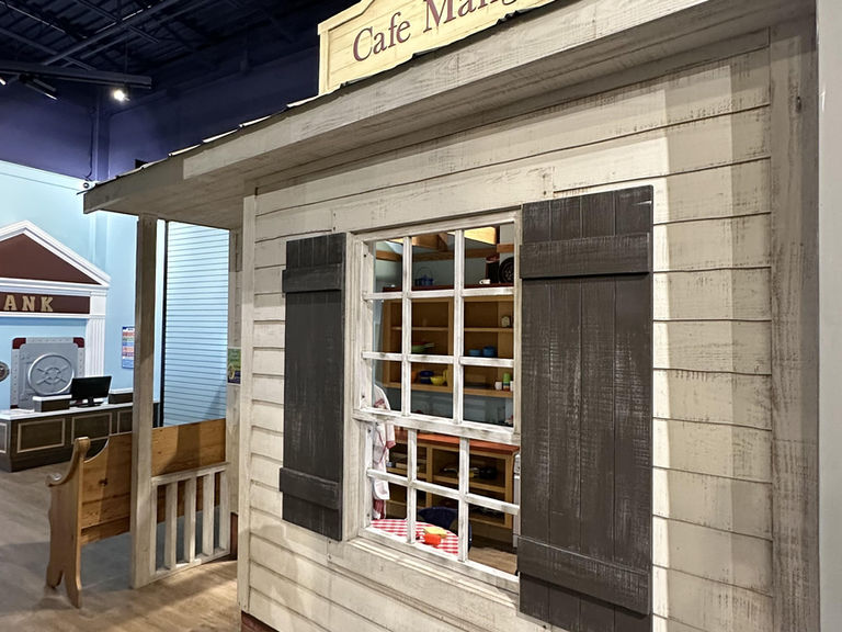 Pretend café exhibit at Bayou Country Children's Museum.