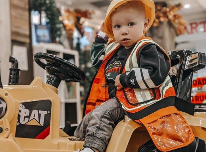 Construction-themed cityshop at Playseum