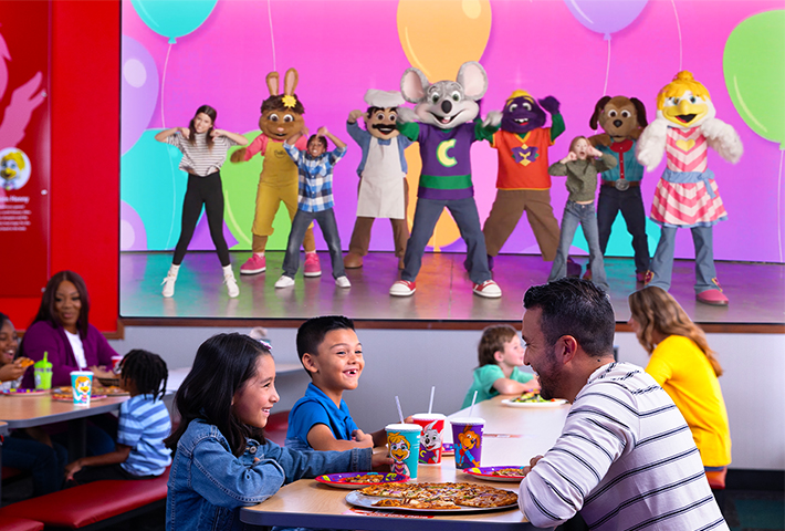 Dining and live-show area at Chuck E. Cheese.