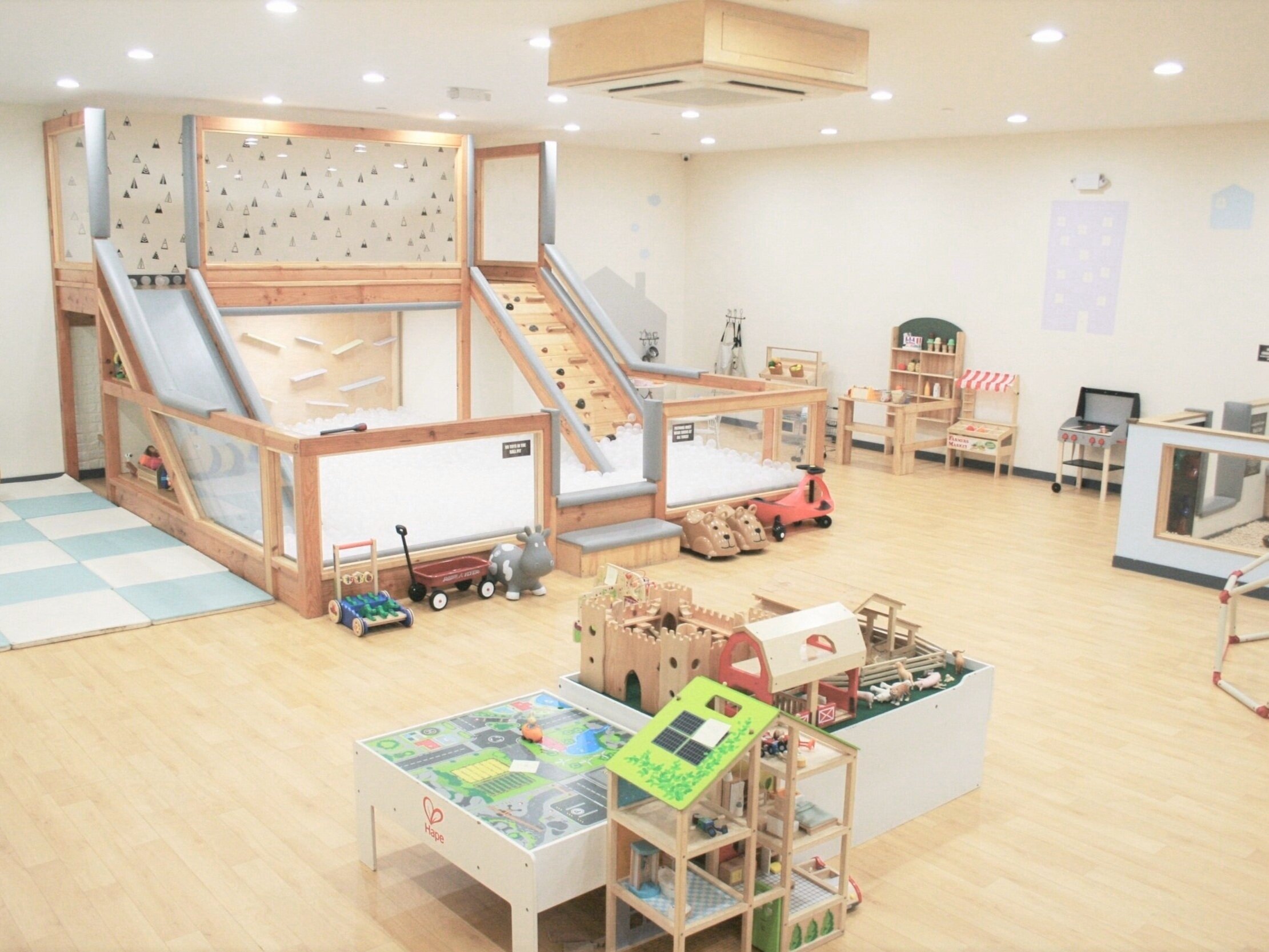 Main open play space at Good Day Play Cafe.