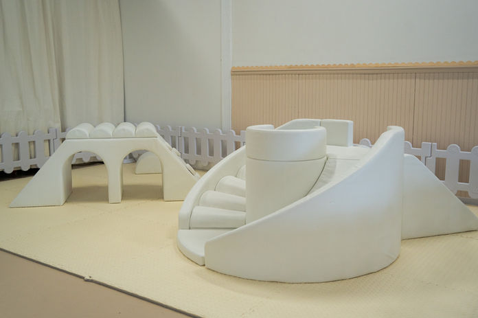 Soft-play toddler area with white climbing pieces at J&K Play Studio.