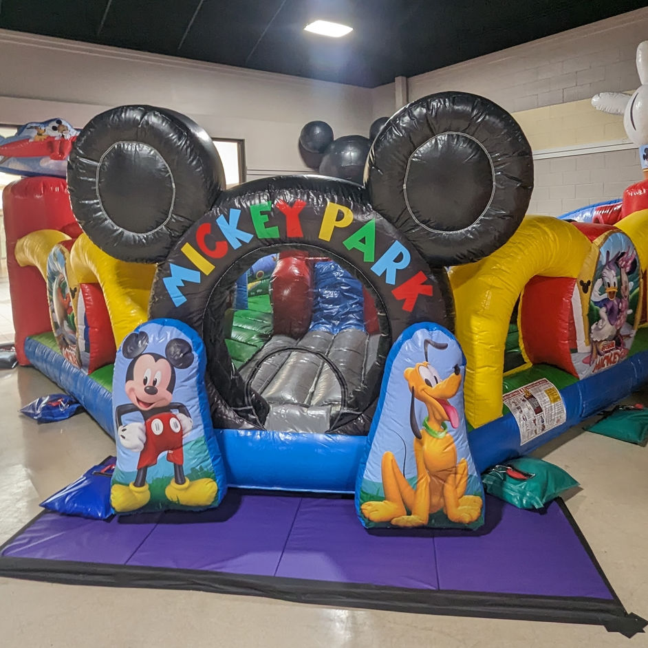 Inflatable obstacle-style play at Jump! City Albany.