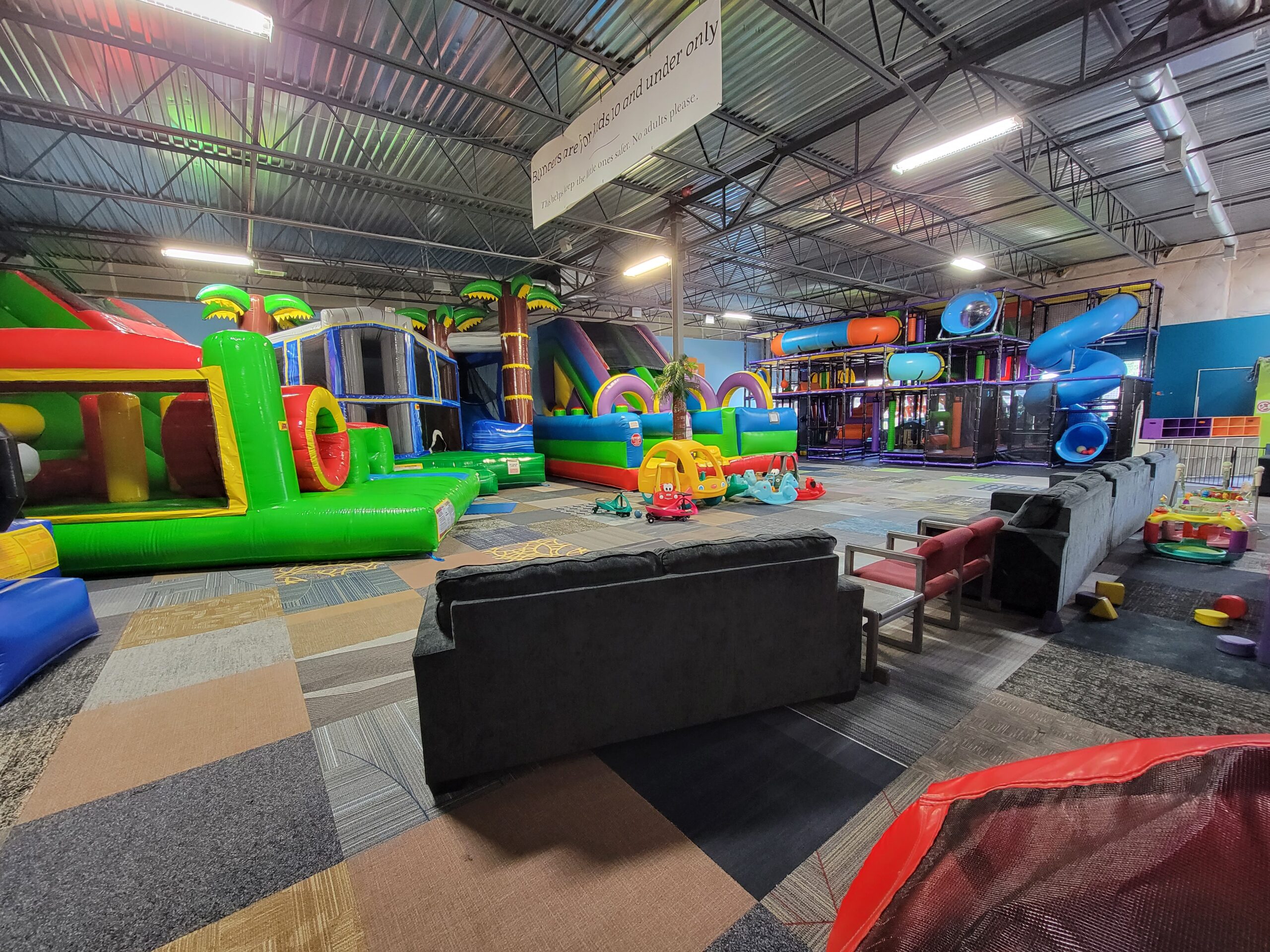 Open play floor at Jump For Joy Spokane Valley.