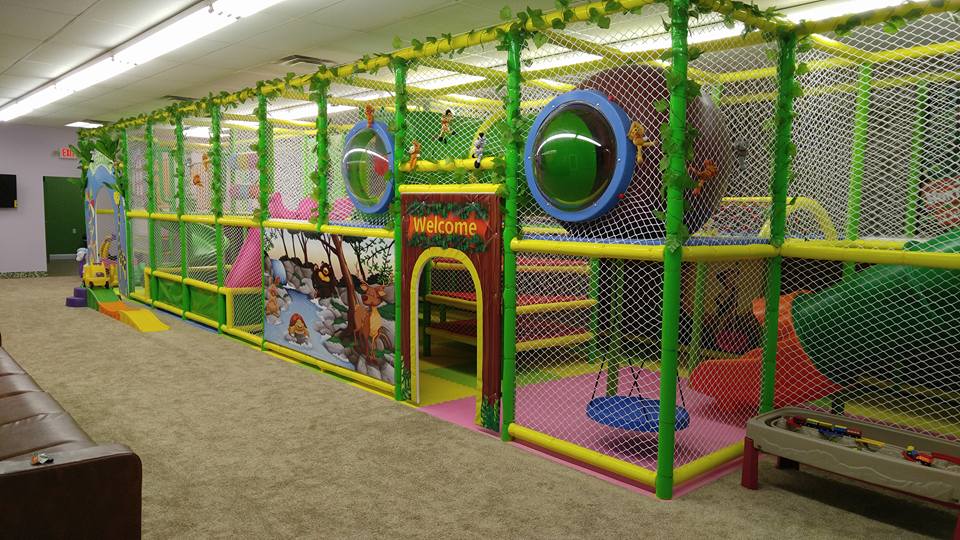 Jungle-themed climbing structure inside Kiddie Jungle's Mentor location.