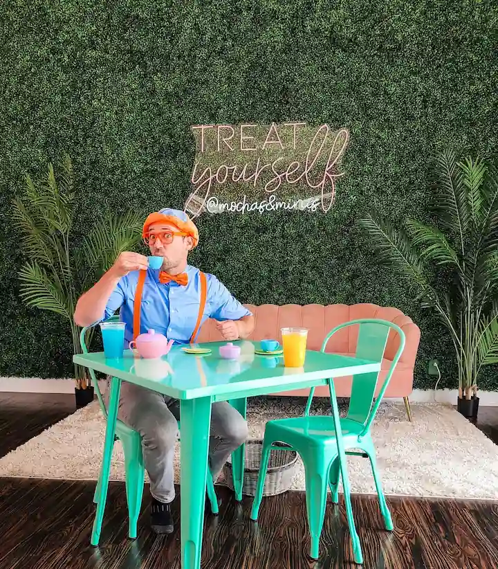 Cafe and lounge seating area at Mochas & Minis.