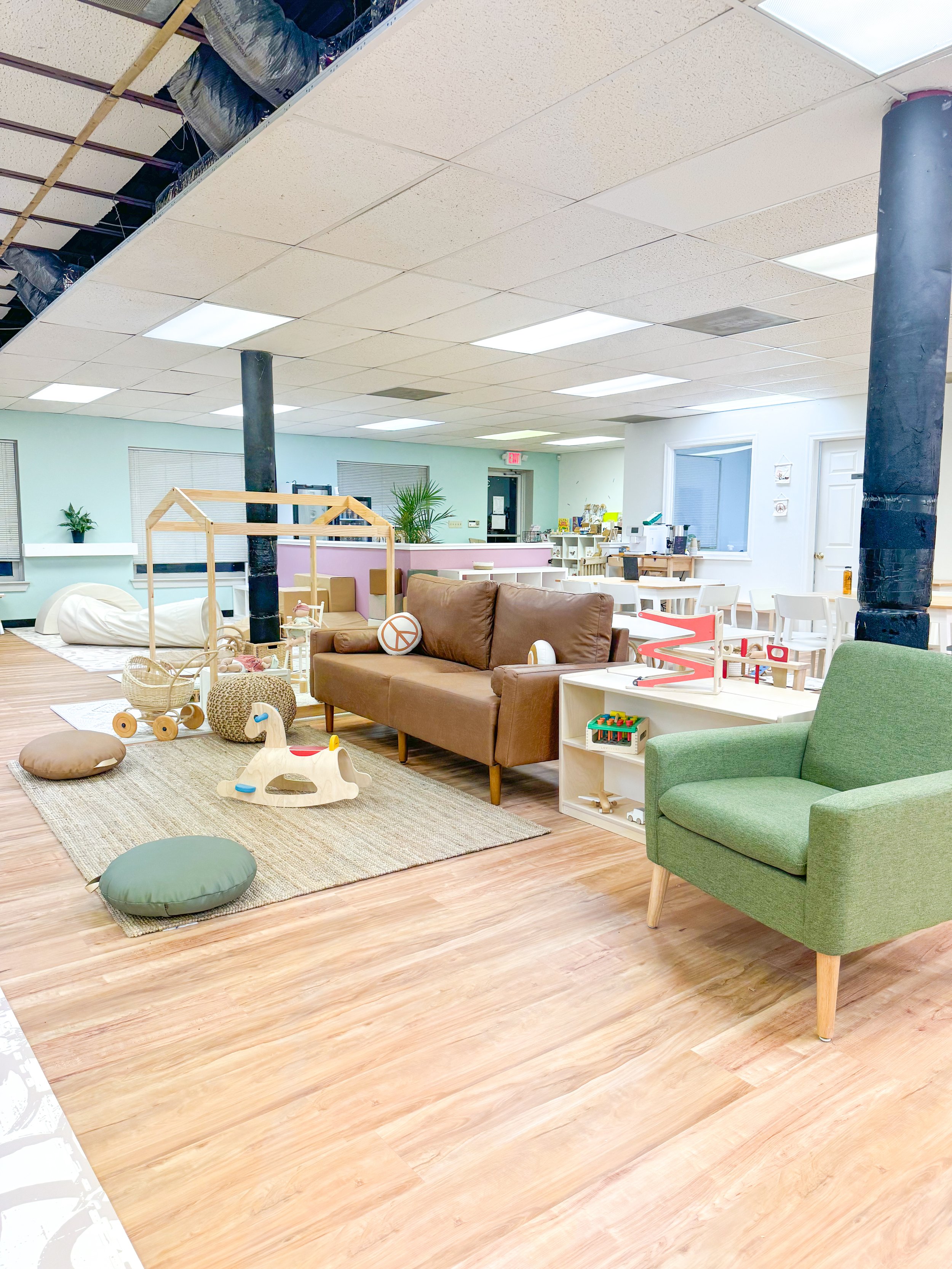 Open lounge and seating area at Natural Nest Play Cafe Newark.