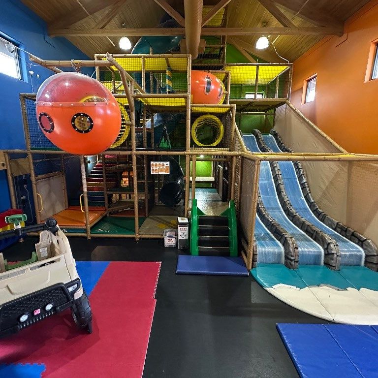 Interior play structure photo from Noah's Playpark booking page.