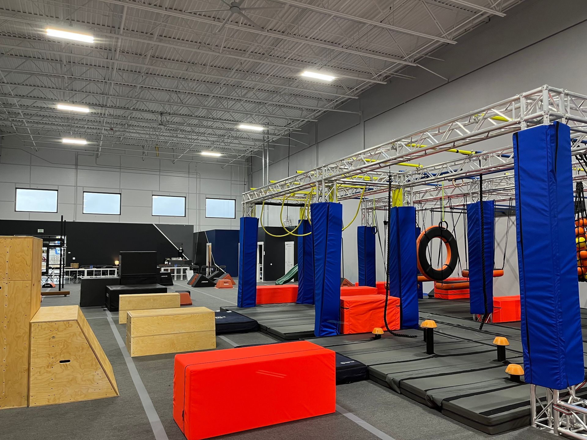 Obstacle course lanes and training elements at Obstacle Arena.