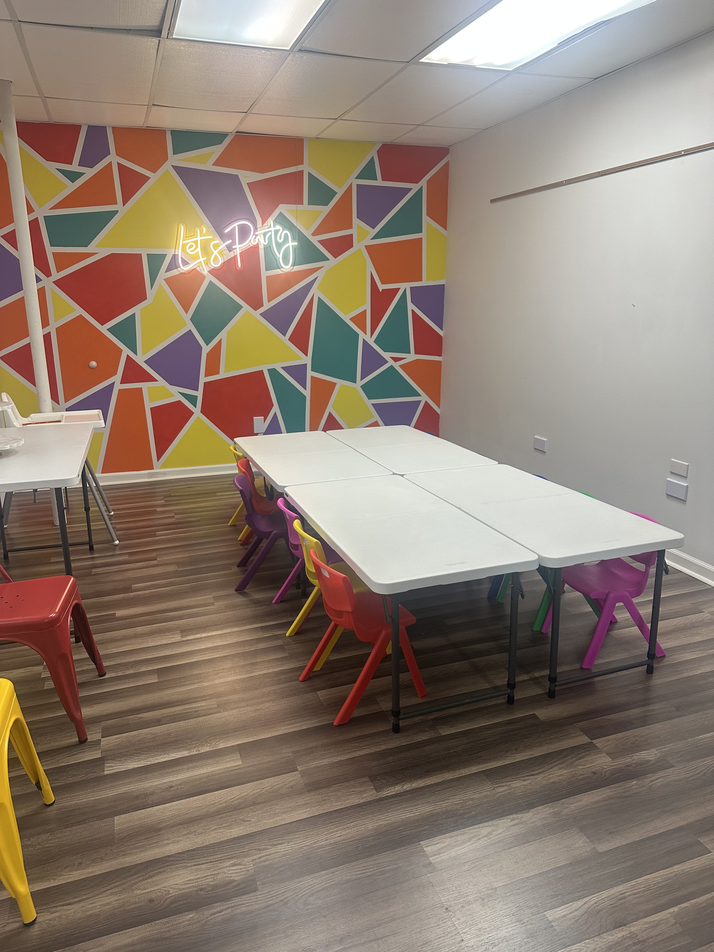 Decorated party table at Playcation