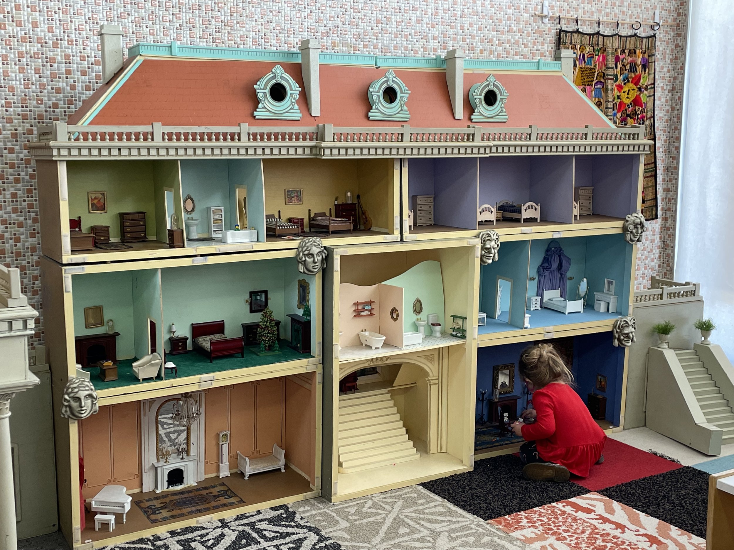 Miniatures & Curious Collections Museum