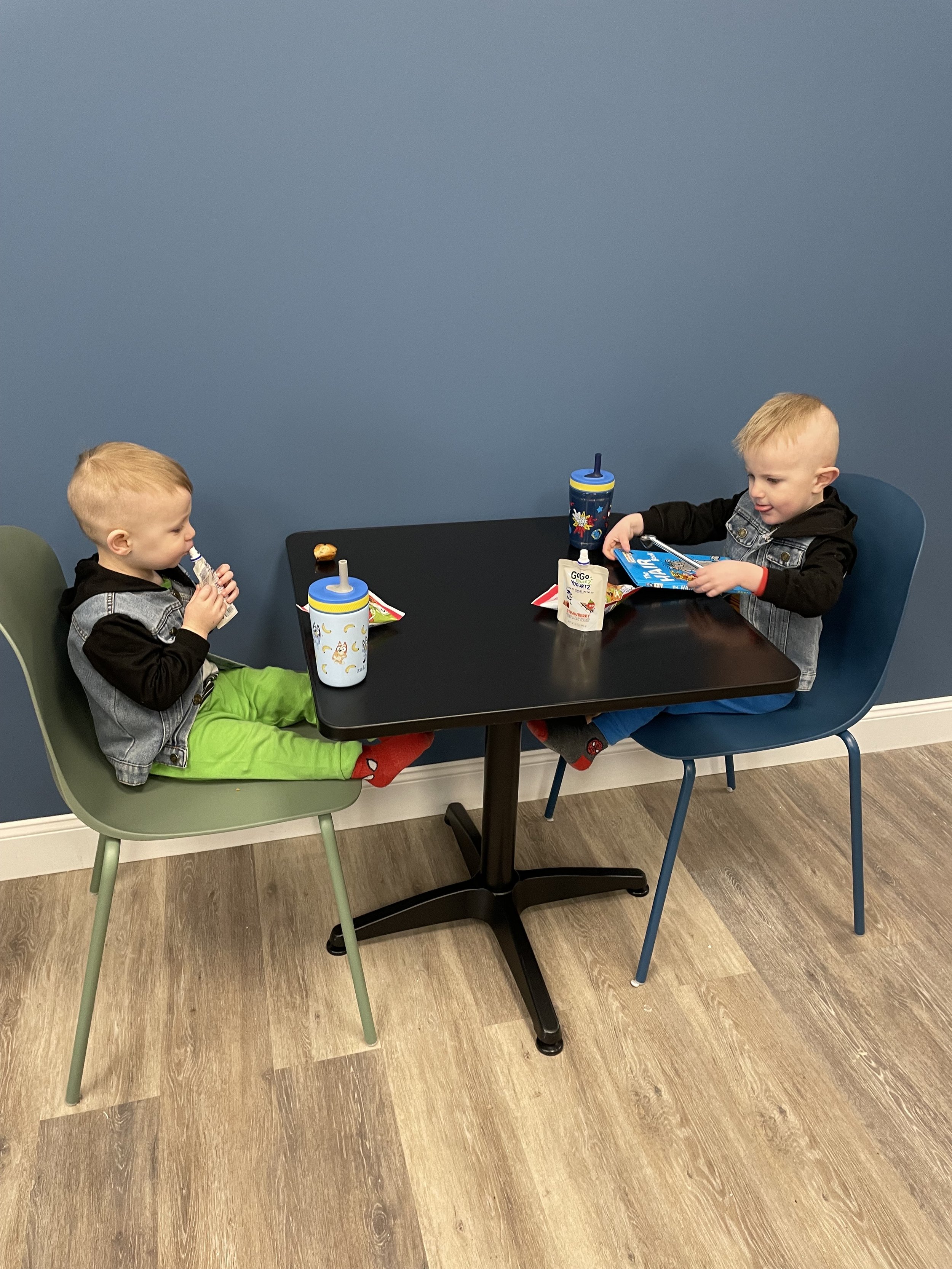 Cafe seating at SENSEational Kids Gymnasium.