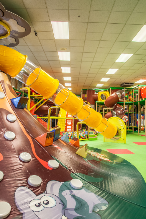 Indoor playground structure at Wacky Tacky Rancho Cordova