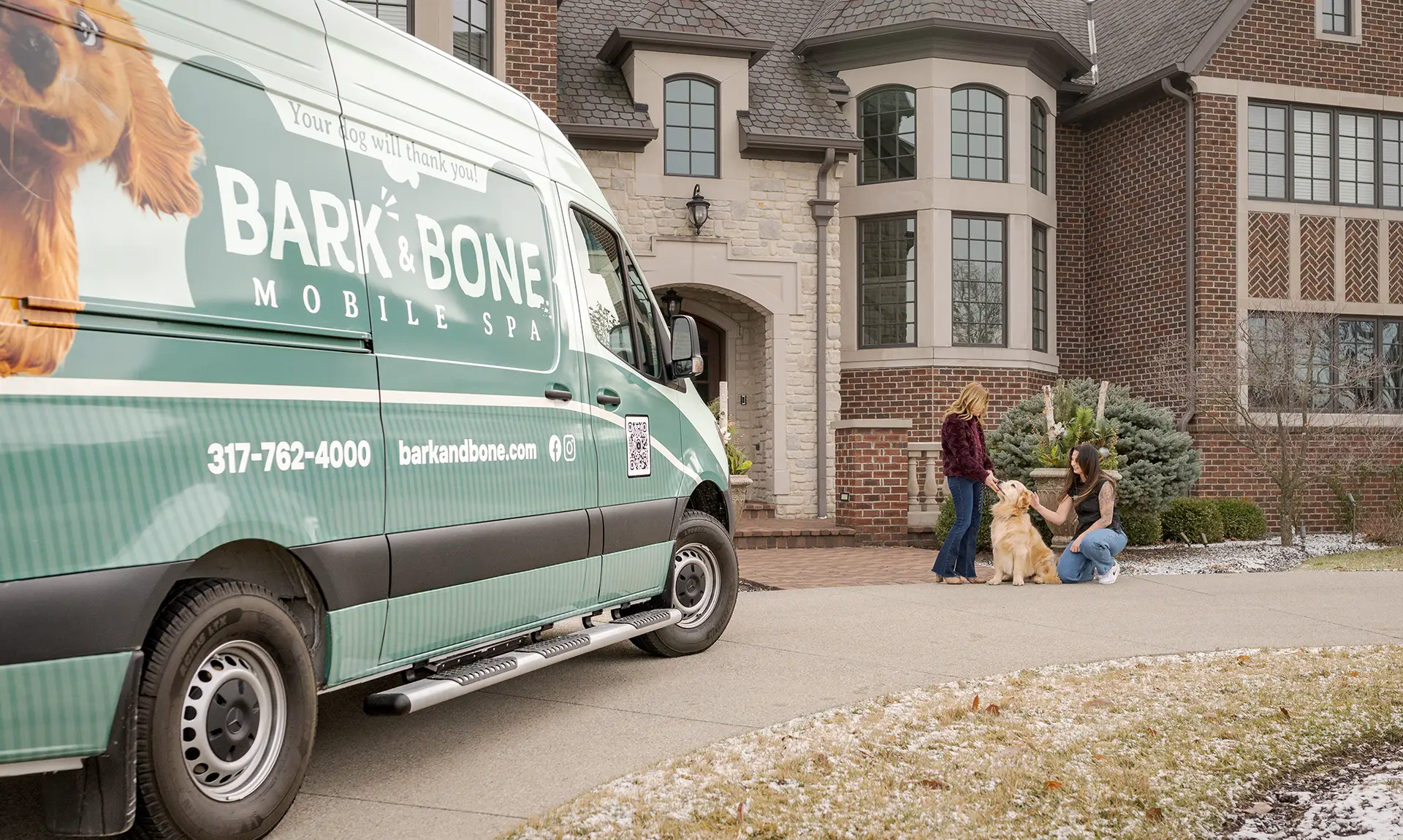 Bark and Bone mobile dog grooming van exterior