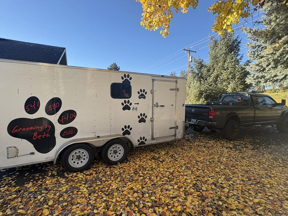 Grooming by Beth Facebook cover image