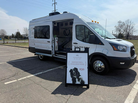 Howliday Pet Spa van