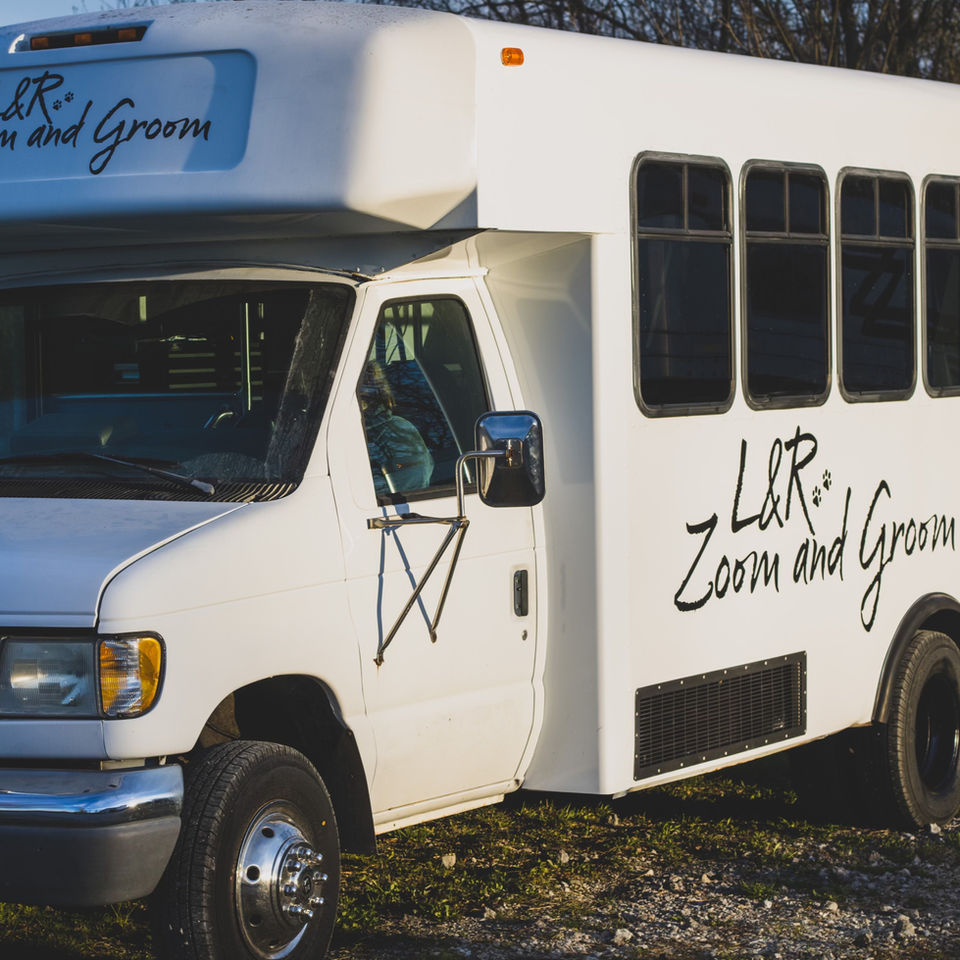 L&R Zoom and Groom