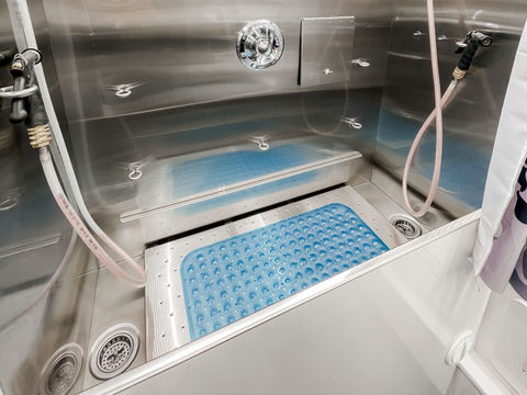 Bathing tub inside the Lux Pup grooming truck