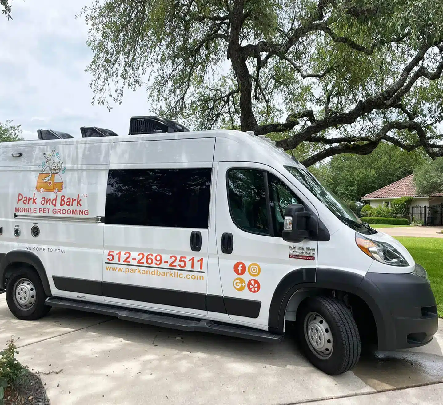 Luxury mobile grooming image from Park and Bark LLC website