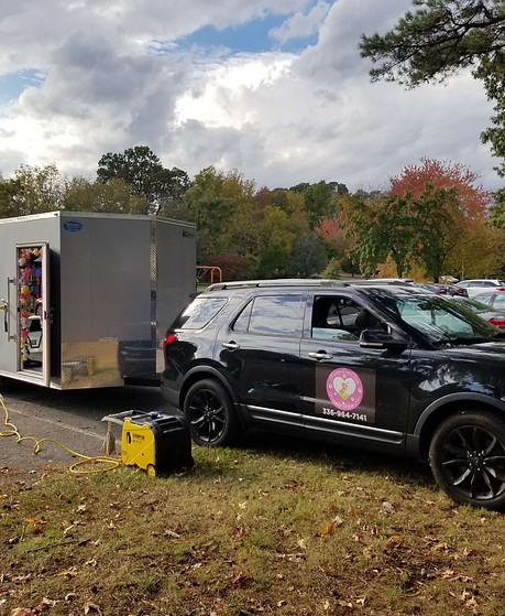 Pretty Dog Clean grooming trailer or mobile setup