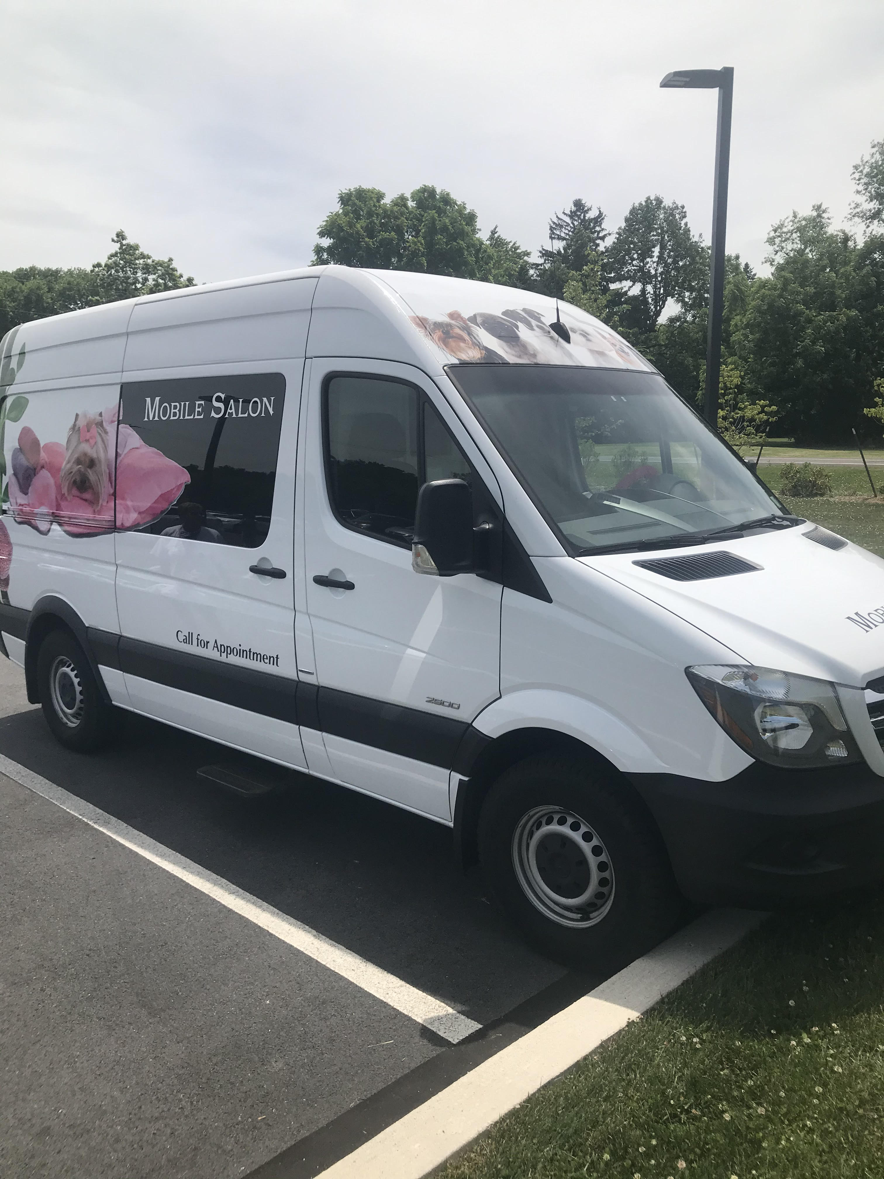 Snohomish Mobile Pet Salon van exterior