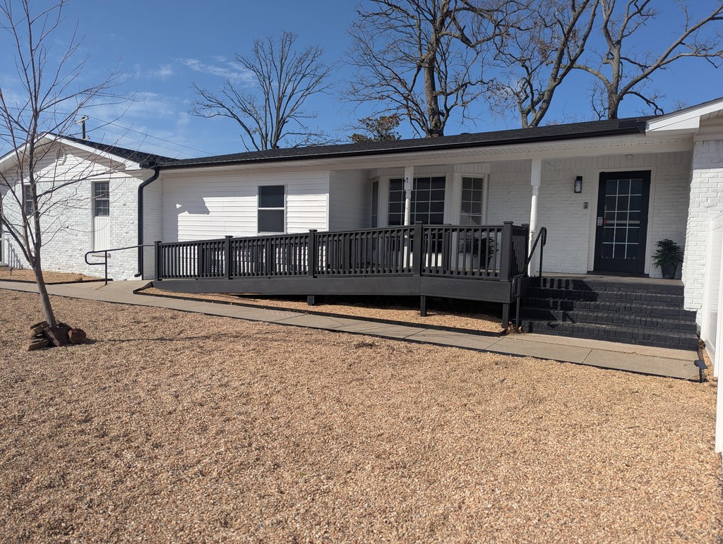 Wags to Riches grooming building