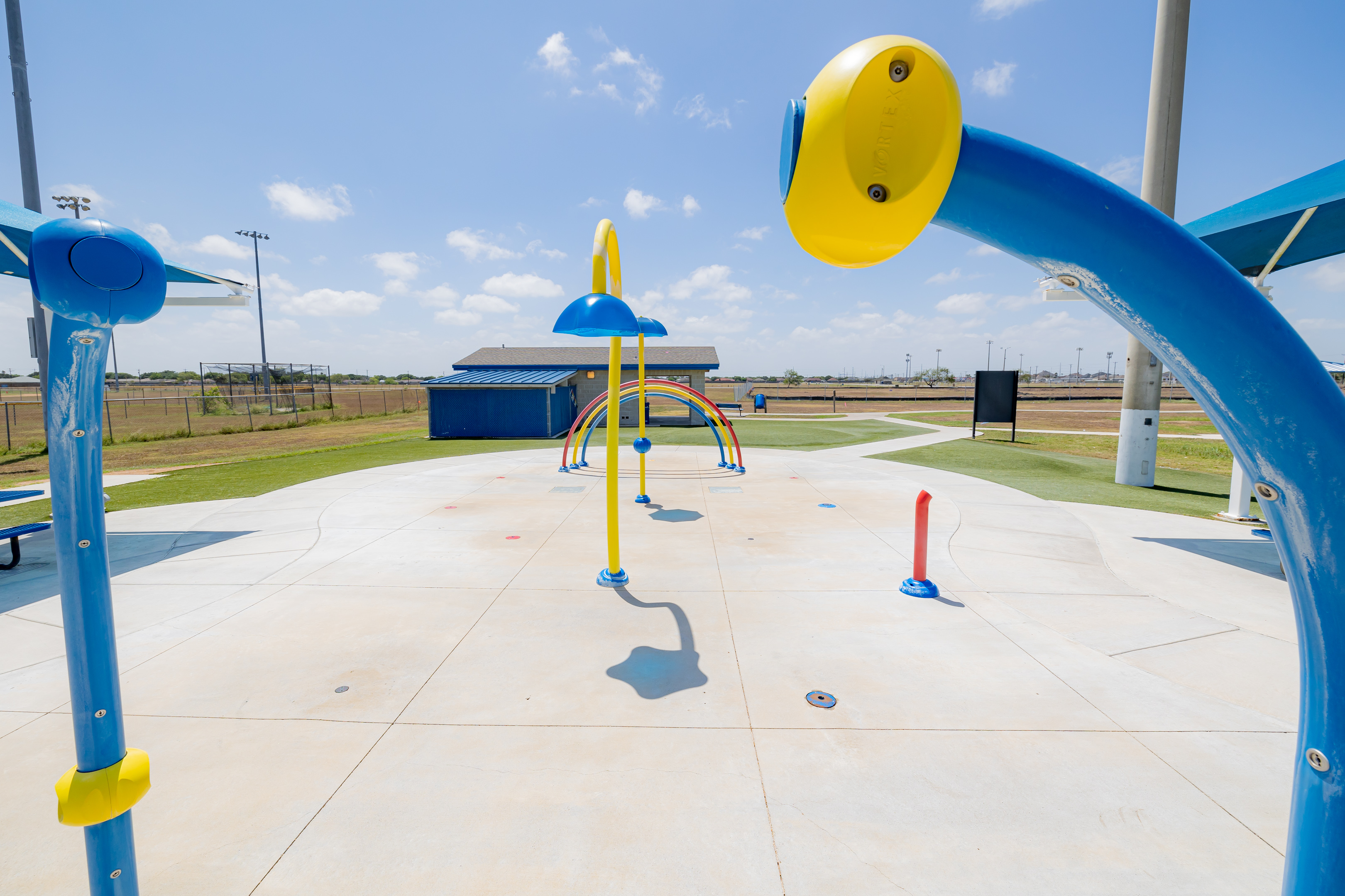 Wide view of Bill Witt Park Splash Pad.
