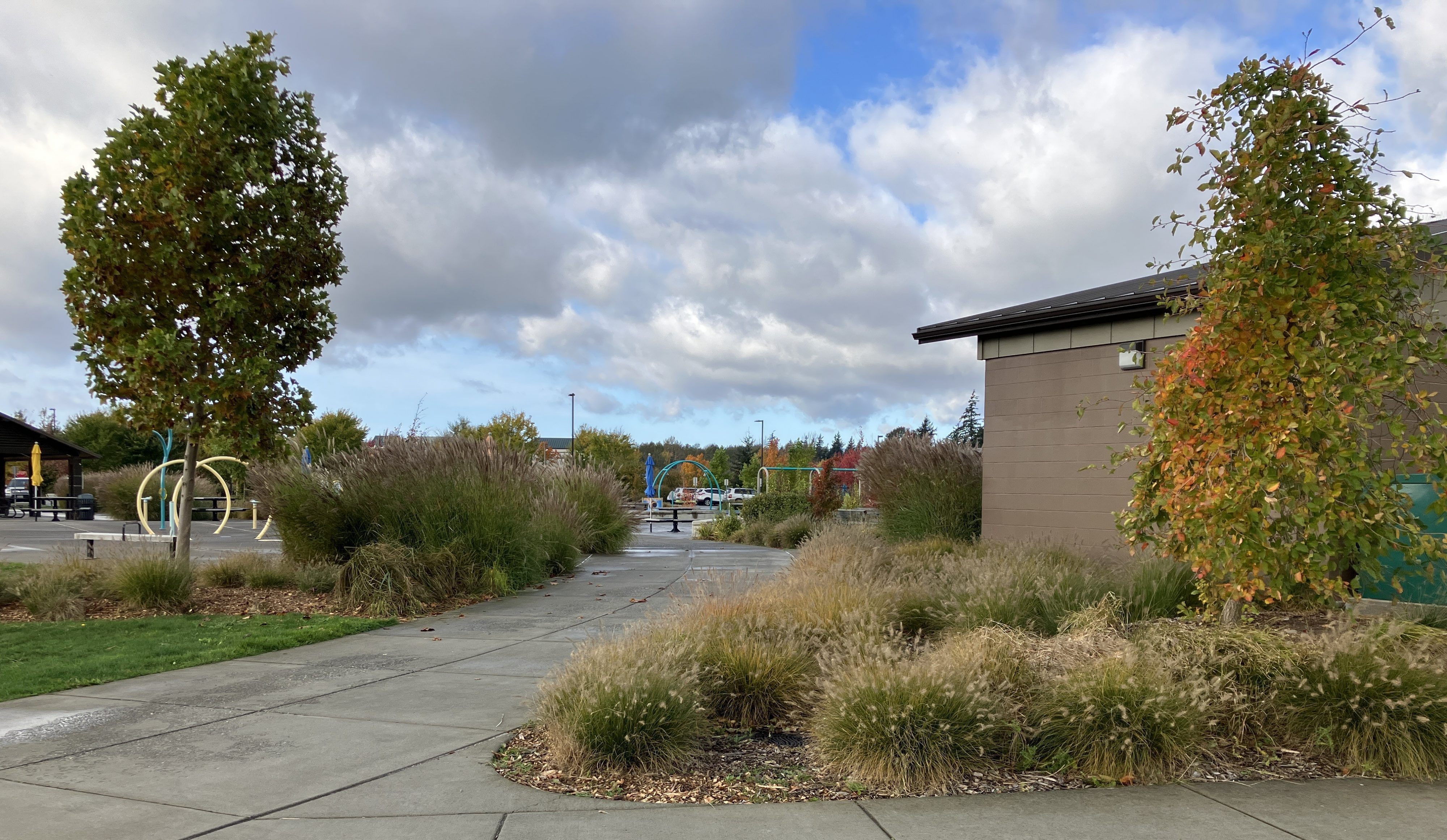 Another approach view toward the spray park at Cordata Park.