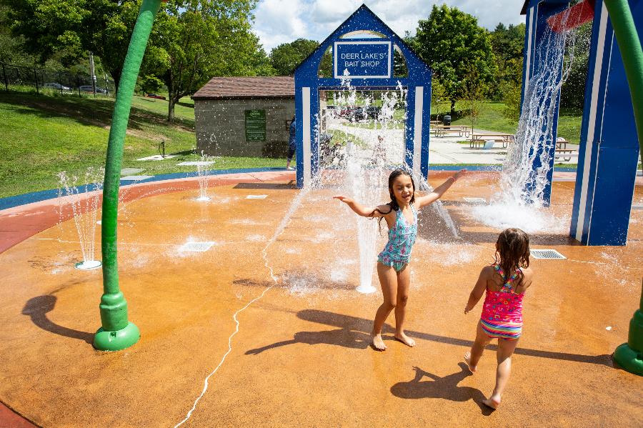 Official Deer Lakes Spray Park photo from Allegheny County.