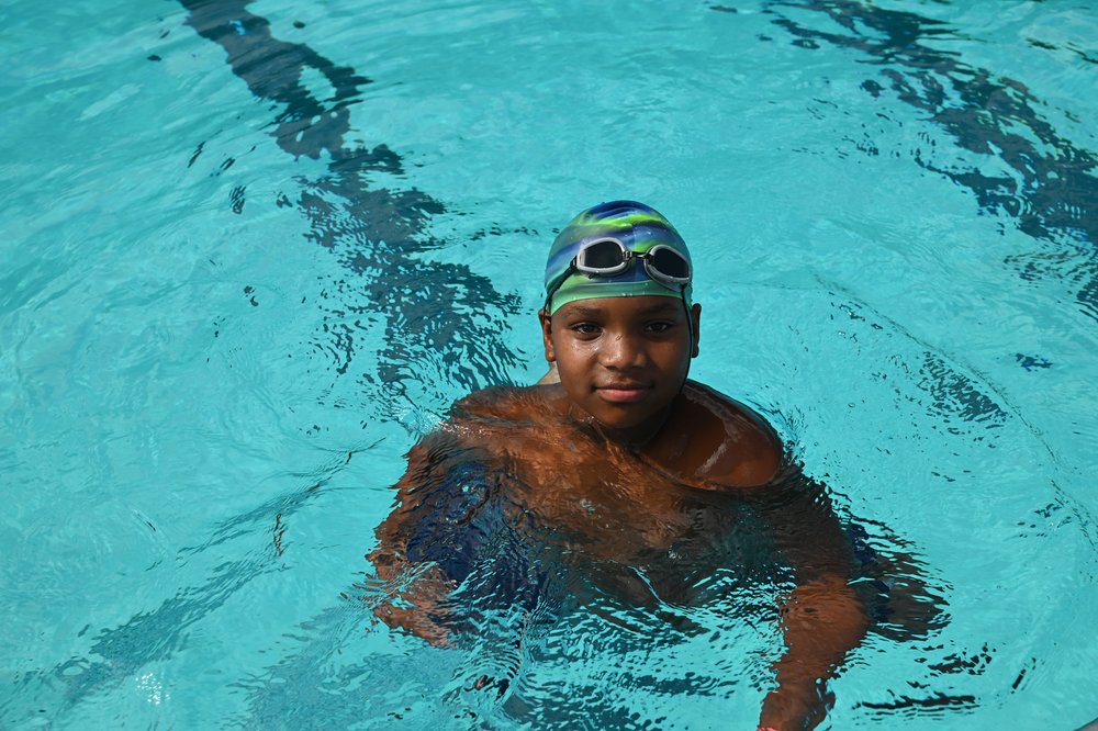 Families using Akron outdoor water-play facilities.