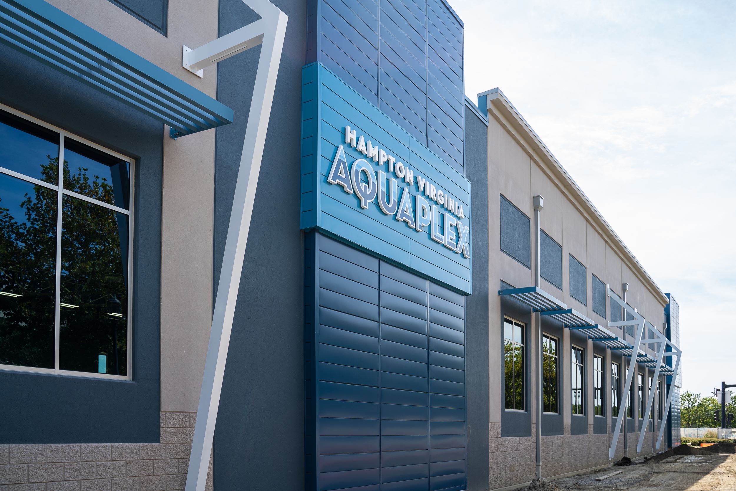 Hampton Virginia Aquaplex exterior and facility imagery from the official page.