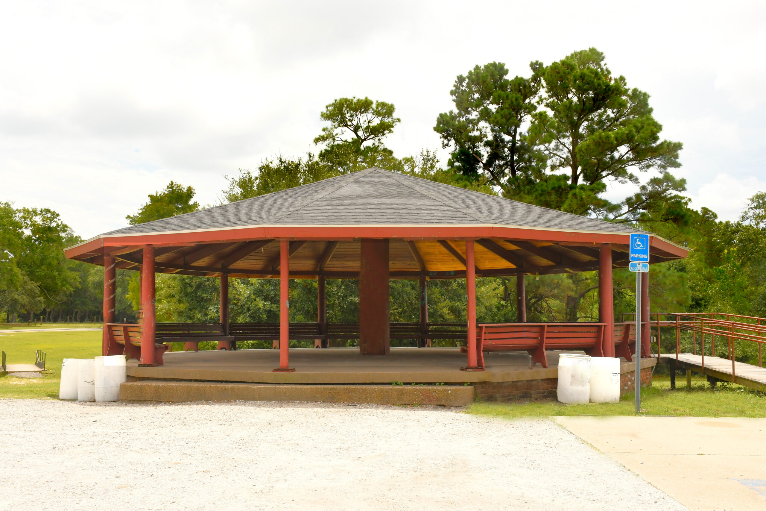 Hiller Park Splash Pad gallery image 1
