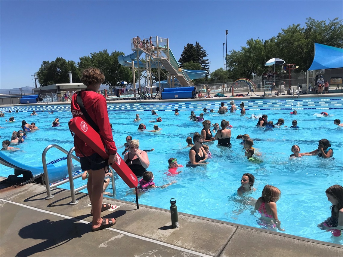 Wide view of Last Chance Splash Waterpark and Pool in Helena.