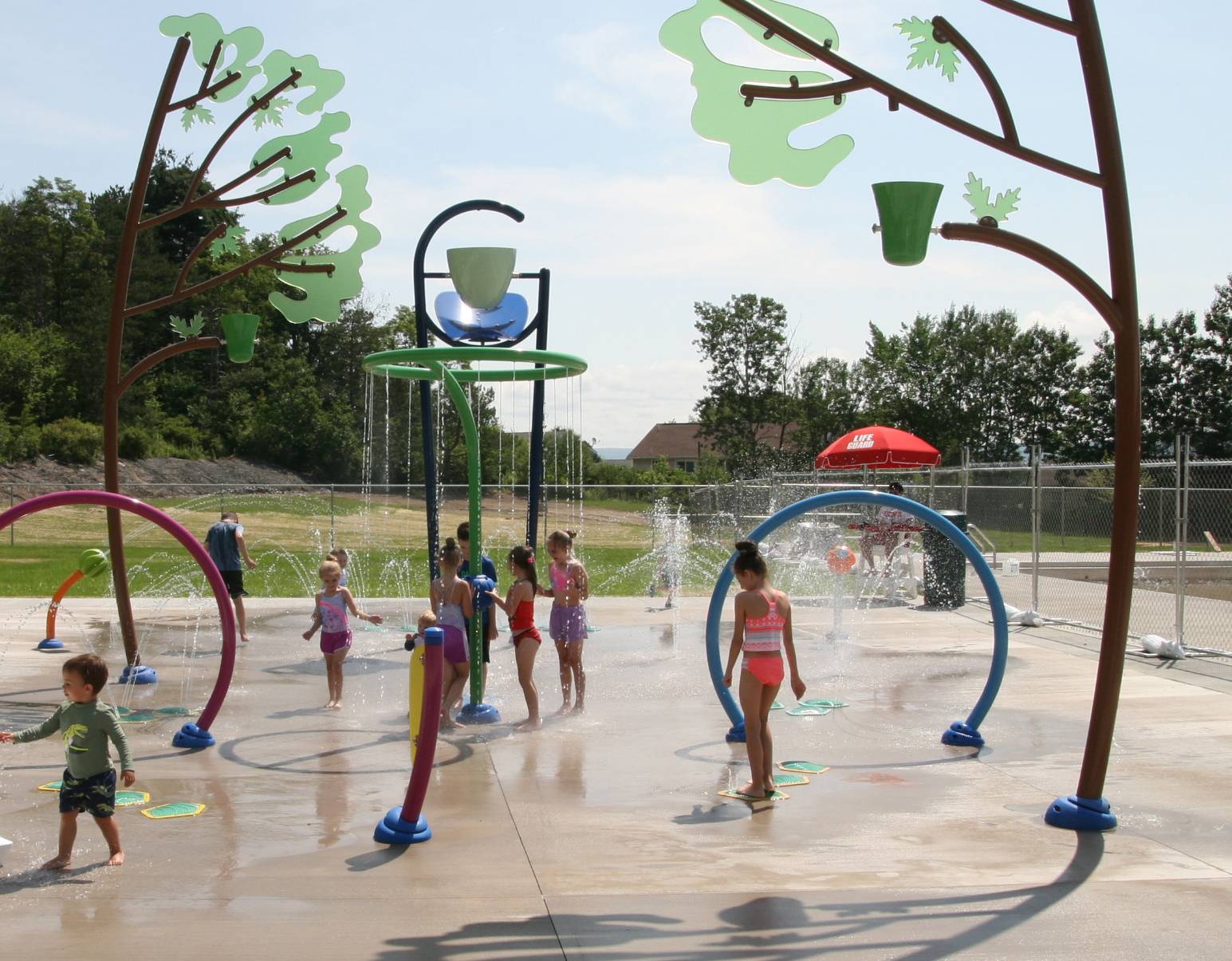 McDade Park splash pad activity scene.