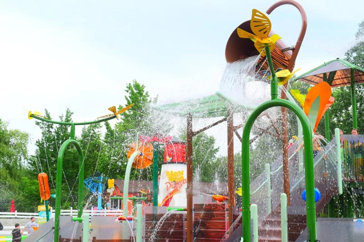 Side view of the Moo Lagoon spray area with a dumping bucket.
