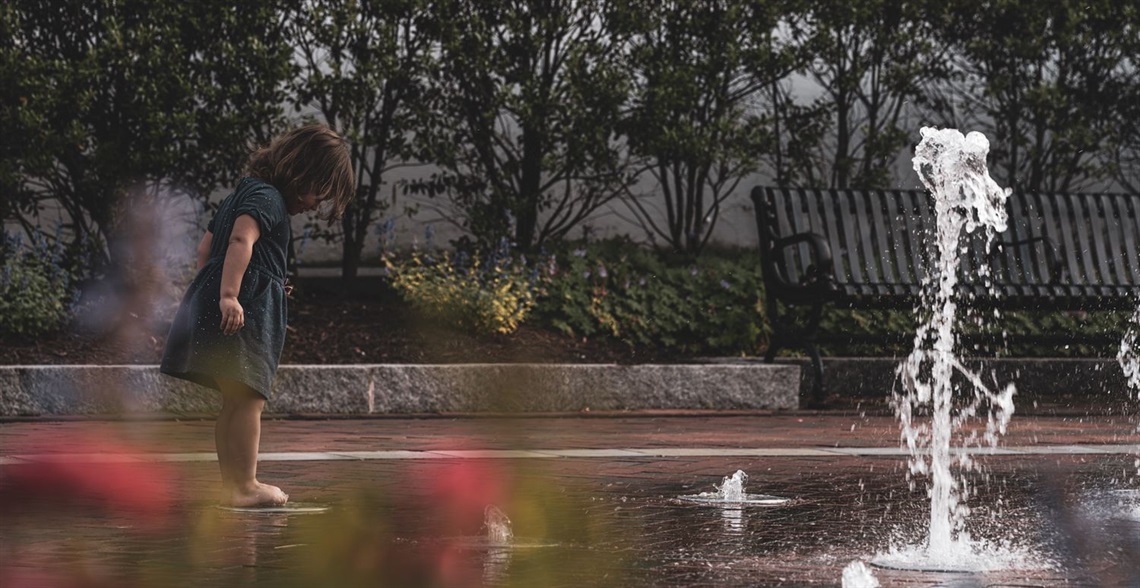 Ground-level spray plaza at Old Town Winchester Splash Pad.