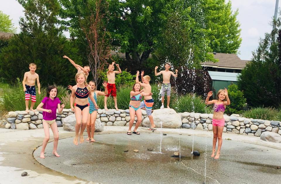 Splash pad and fountain at Pateros Mall.