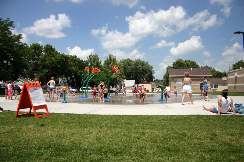 Wide view of Pioneer Splash Pad in Sioux Falls.