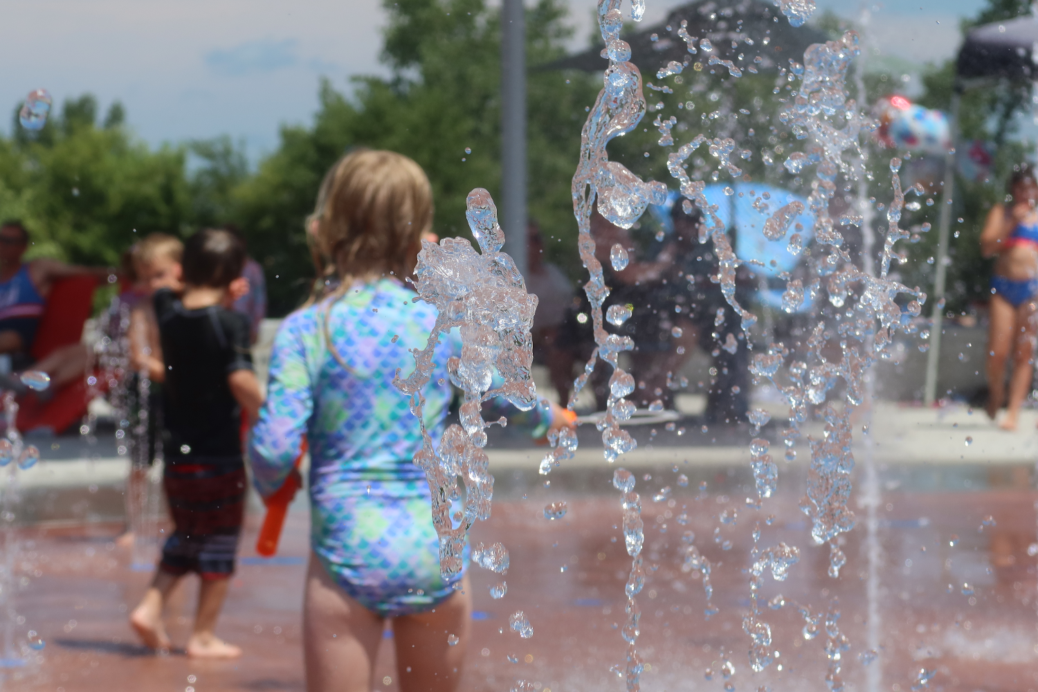 Family enjoying water play at the Sioux Falls splash pad.