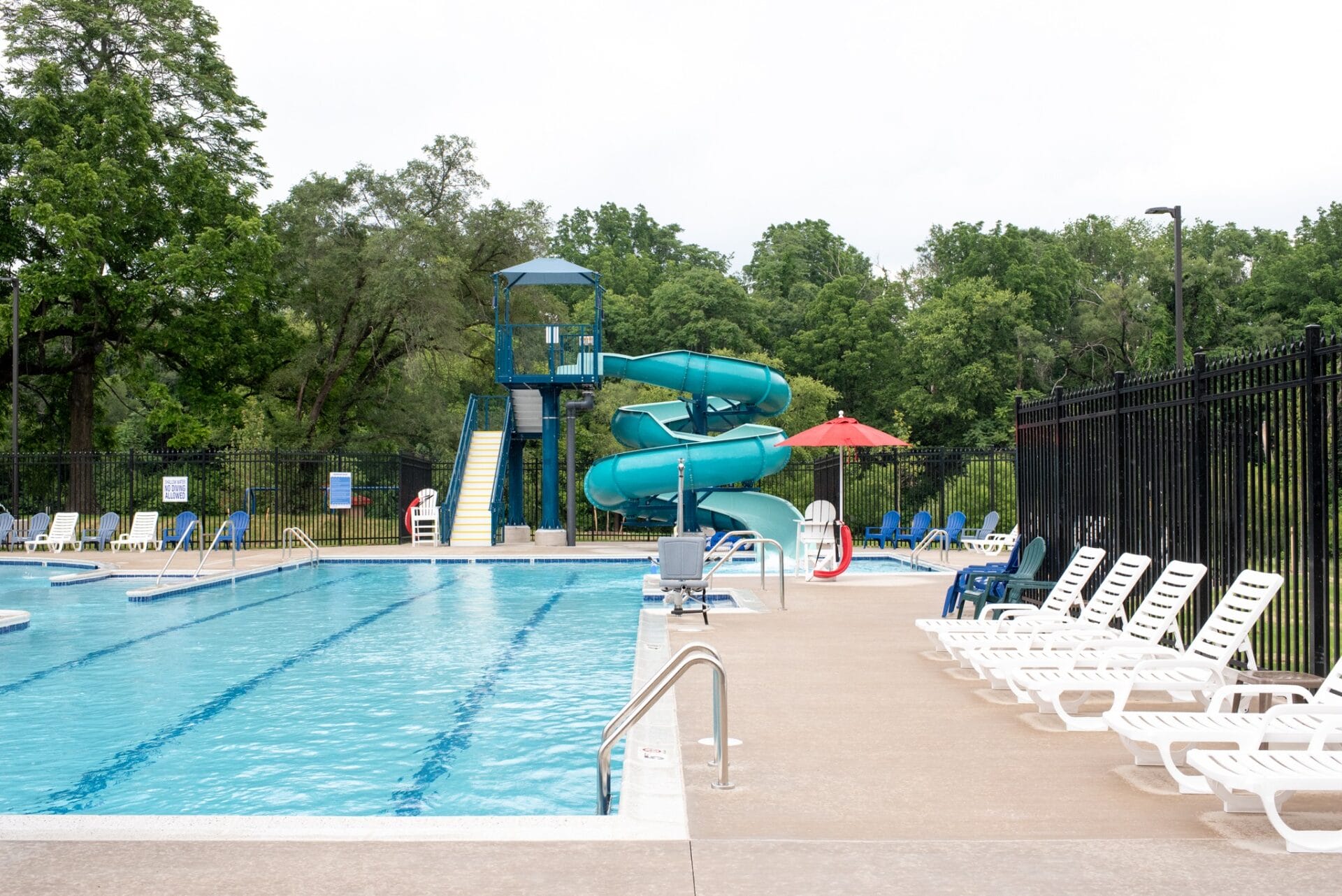 Another view of Washington Park Pool with family seating and water features.