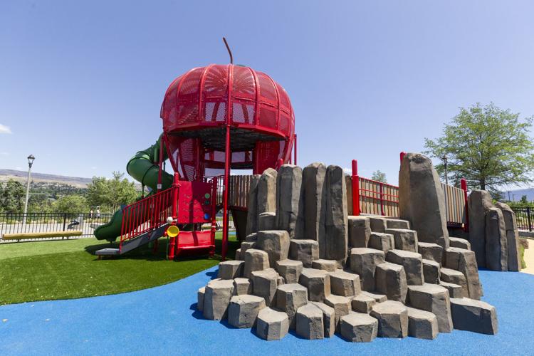 Wider view of Wenatchee Riverfront Park.